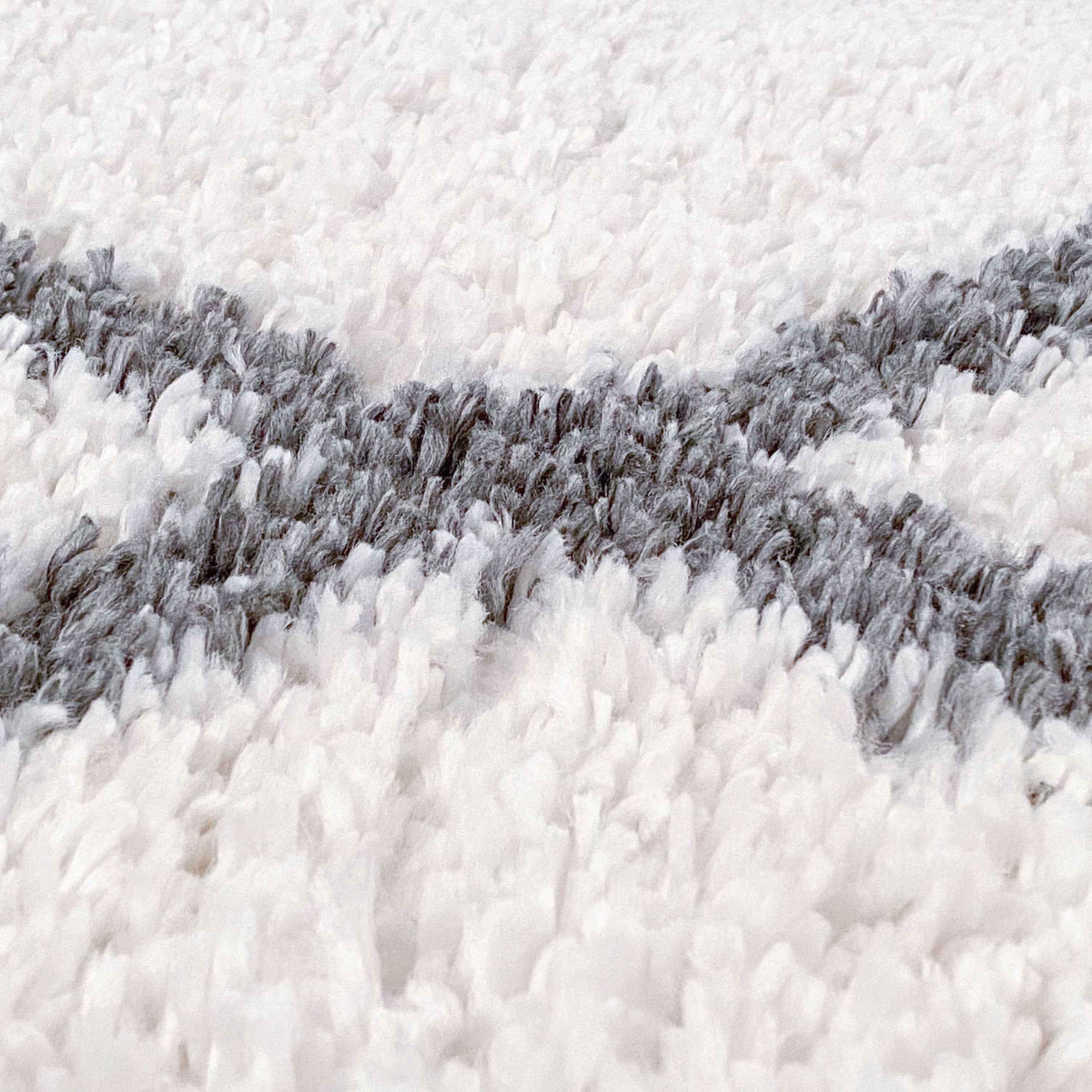 7'10" x 10'2" White and Gray Diamond Area Rug – Transitional Indoor Rug