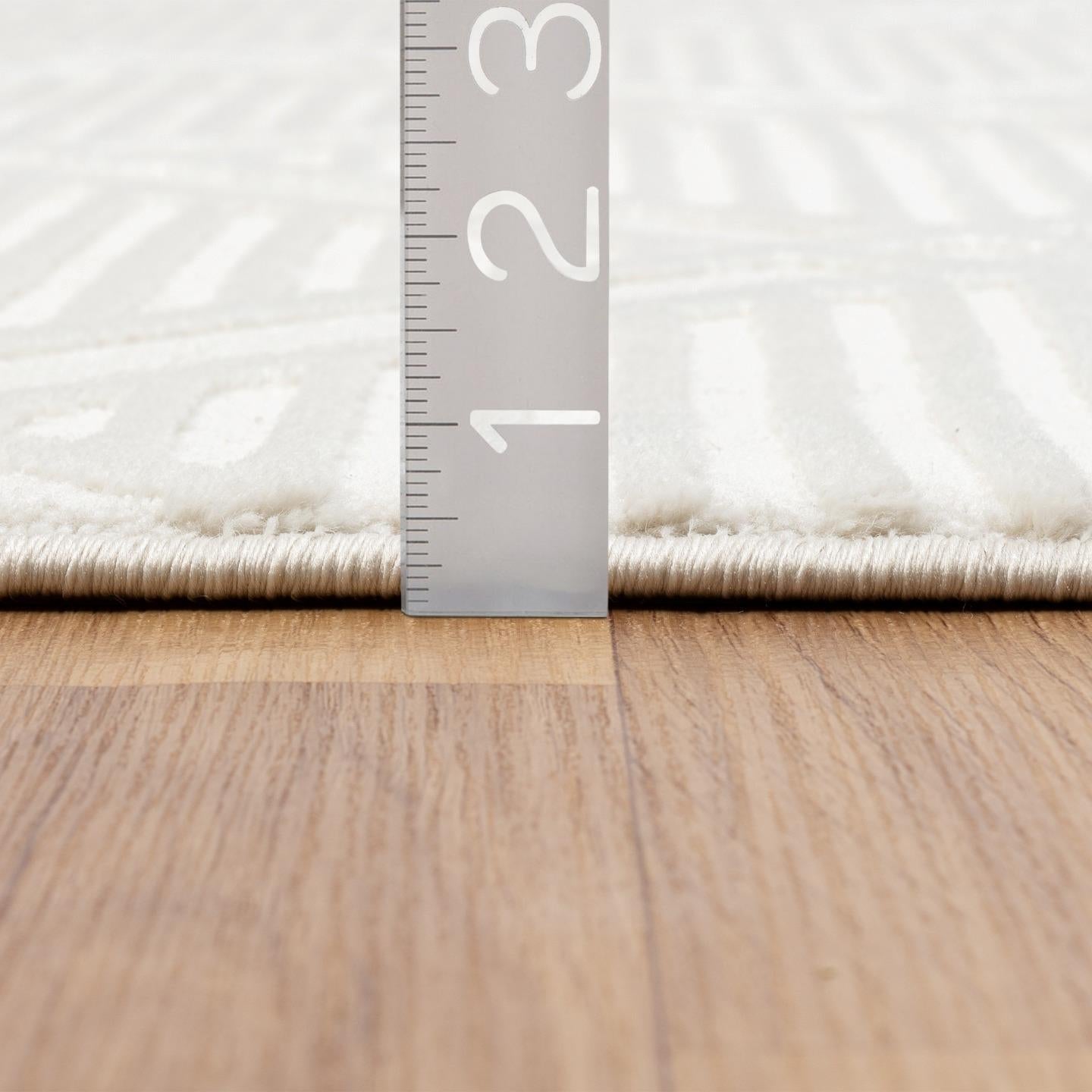 Geometric Diamond Shaped Cream 8X10 Area Rug