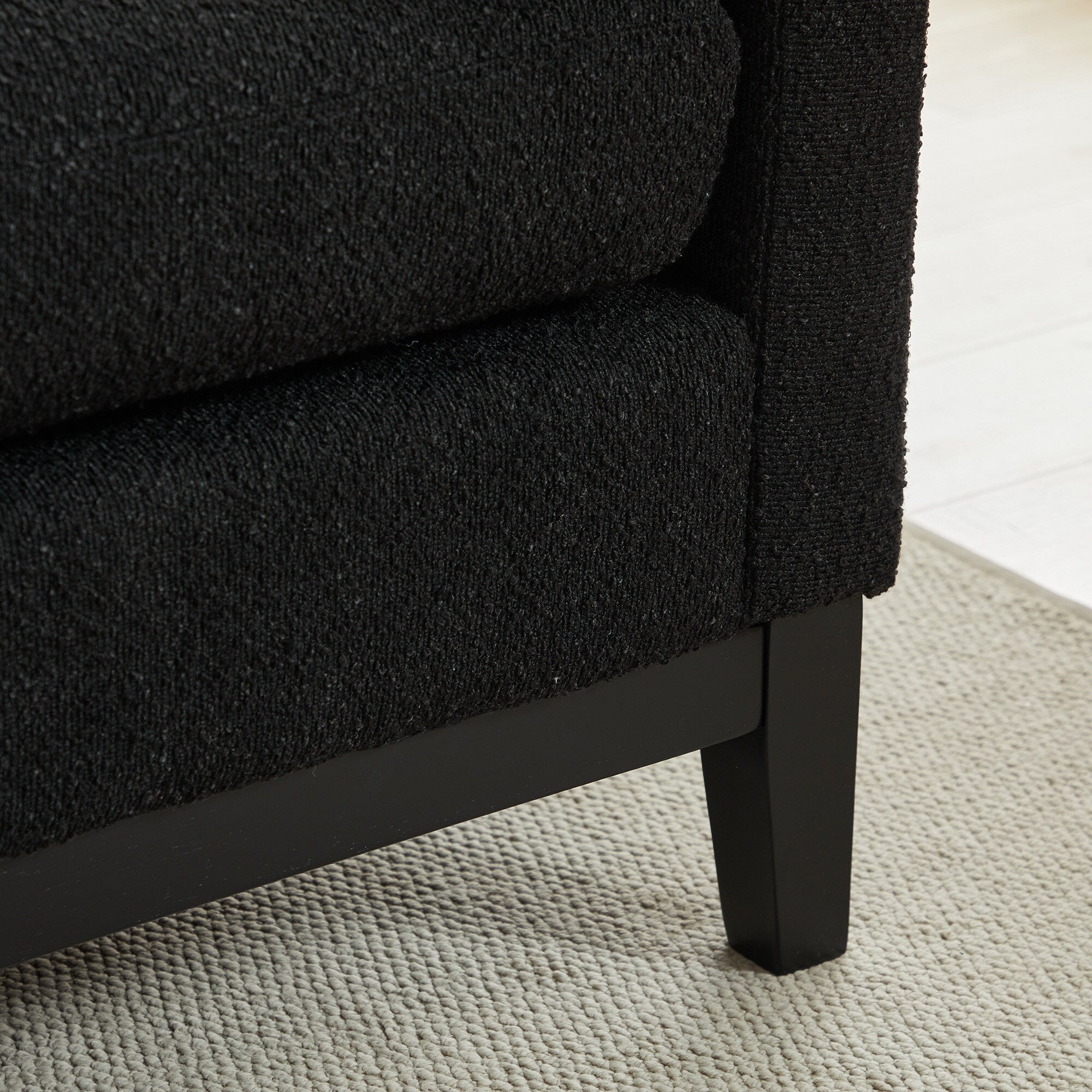 Bedroom Bench with Pillows and Solid Wood Legs for Living Rooms and Entryway