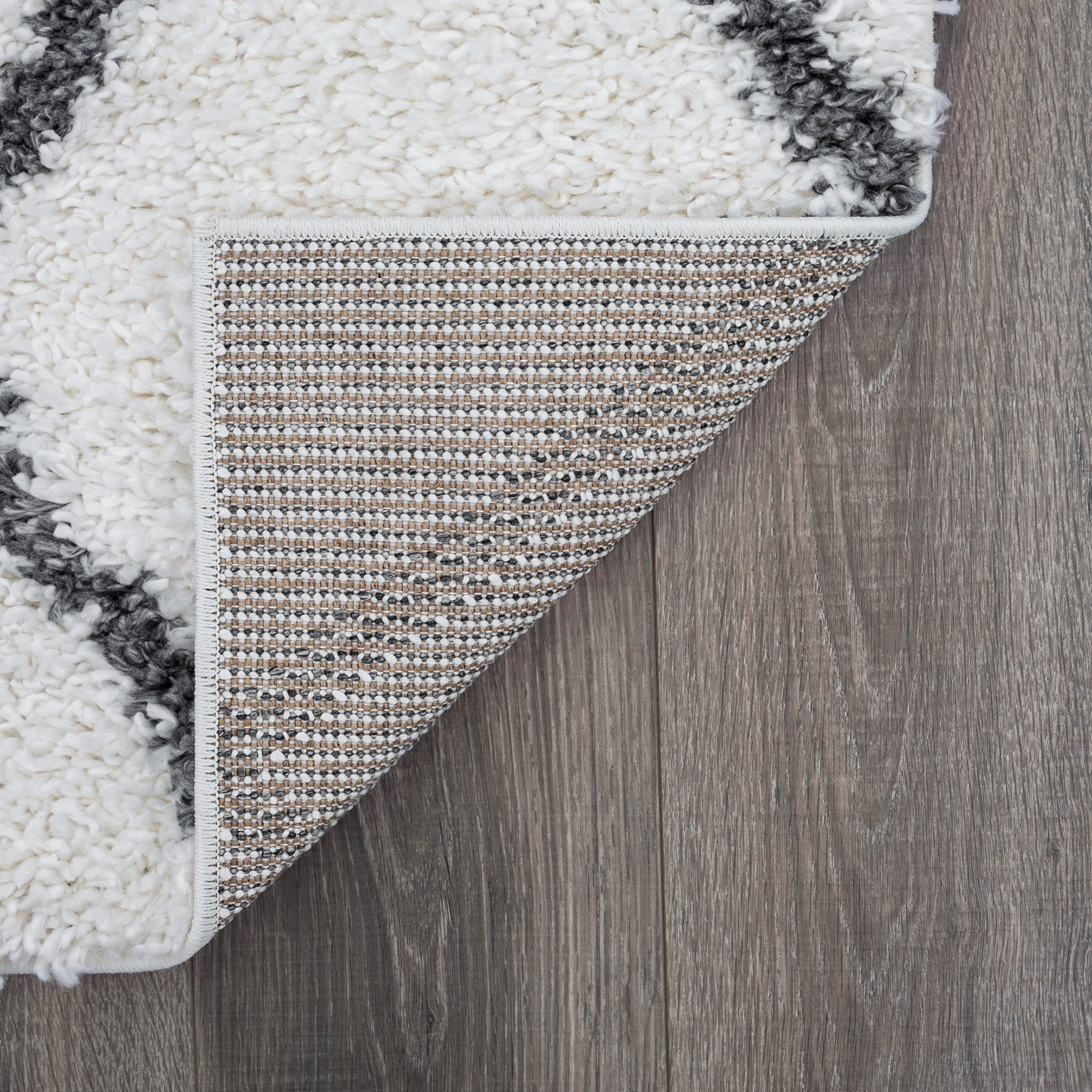 7'10" x 10'2" White and Gray Diamond Area Rug – Transitional Indoor Rug