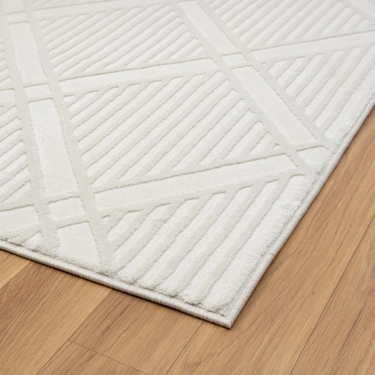 Geometric Diamond Shaped Cream 8X10 Area Rug