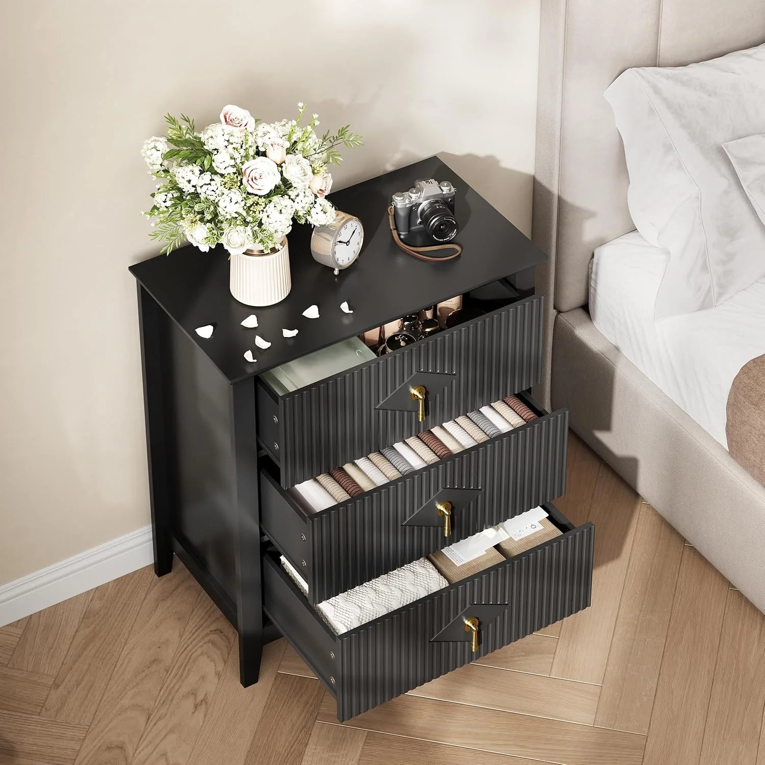 Fluted Dresser for Bedroom 27.5" Wide, 3-Drawer Wood Dresser Nightstand for Bedroom, Modern Chest of Drawers, Storage Organizer Cabinet for Living Room, Hallway, Entryway, Black