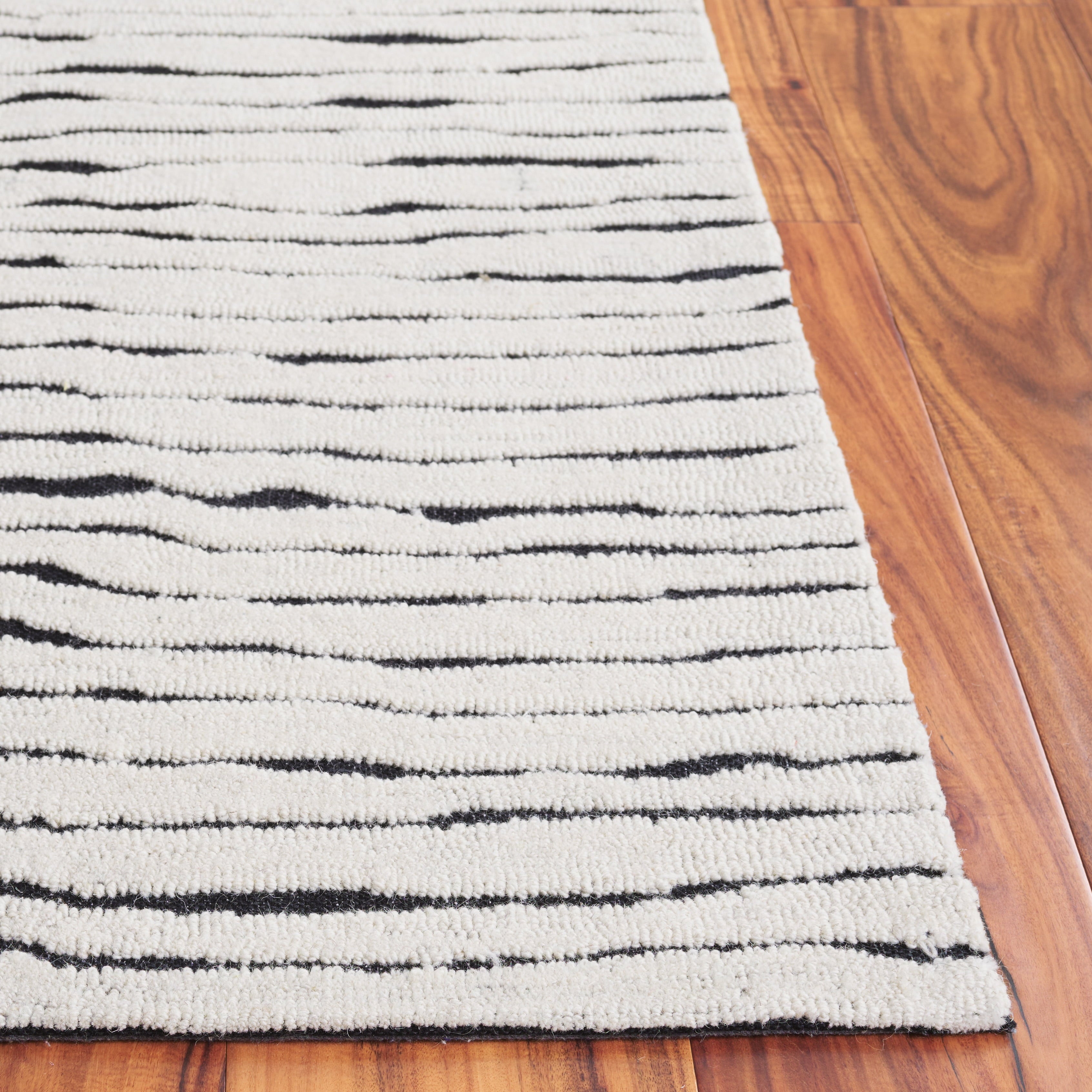 Casablanca Gloria Distressed Area Rug, Ivory/Black, 8' X 10'
