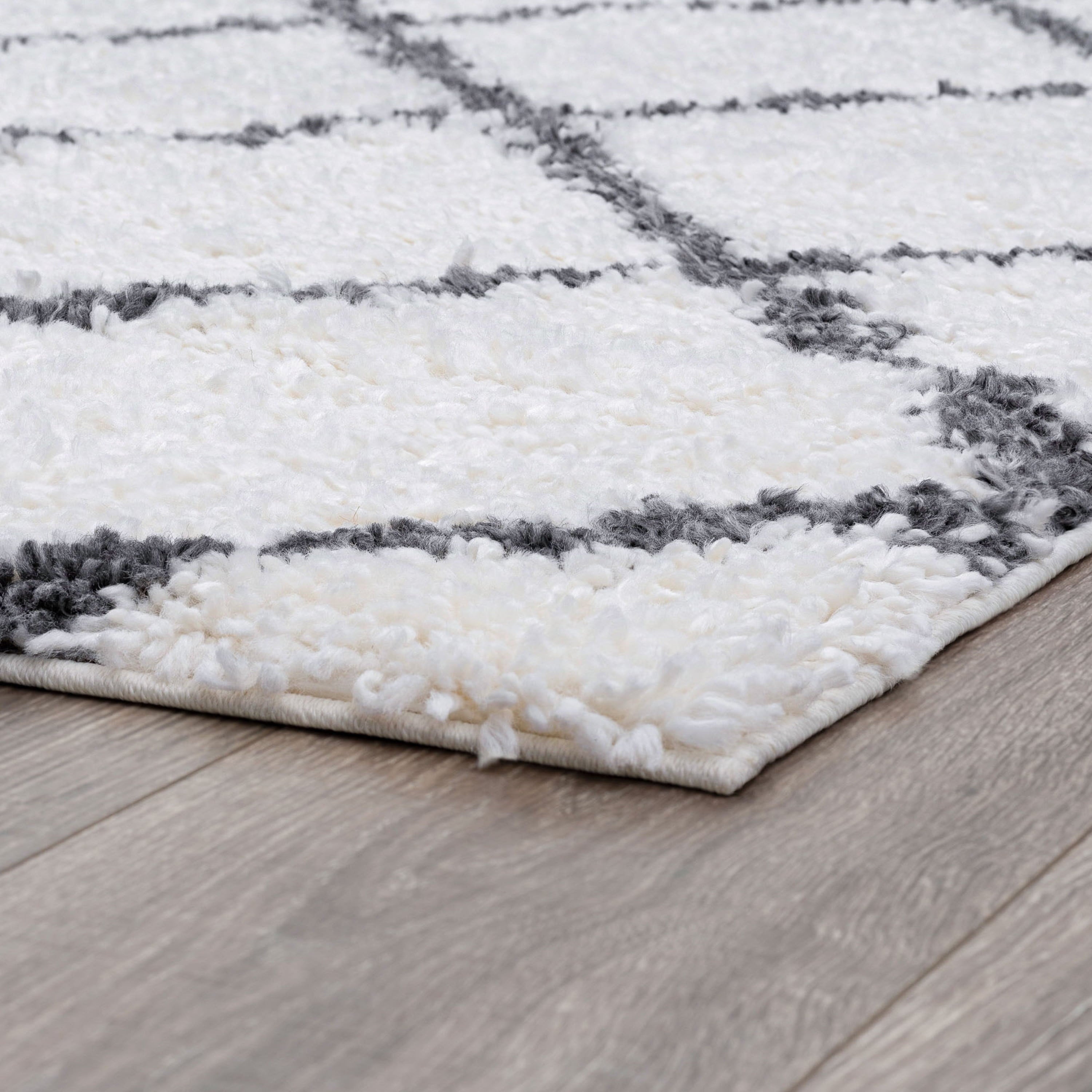 7'10" x 10'2" White and Gray Diamond Area Rug – Transitional Indoor Rug