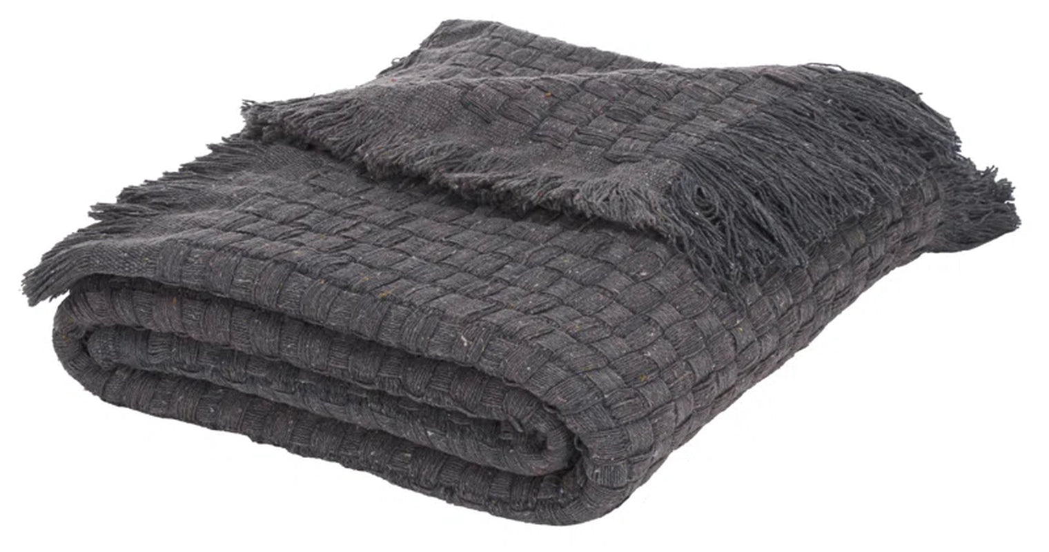 Inaya Throw